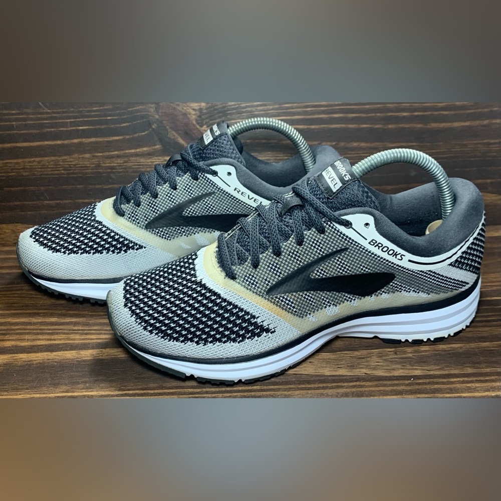 Brooks Revel Knit Womens Size 7.5 Shoes Grey White Athletic Sneakers